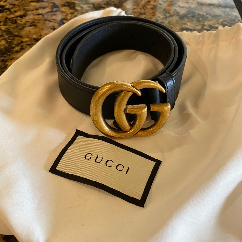 Gucci women’s leather belt double g buckle